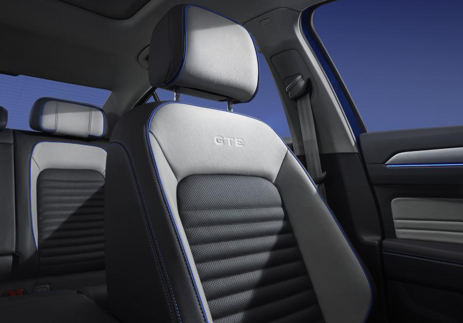 Детали интерьера Volkswagen Magotan GTE (B8L) 2019 года  (фото 12 из 12)